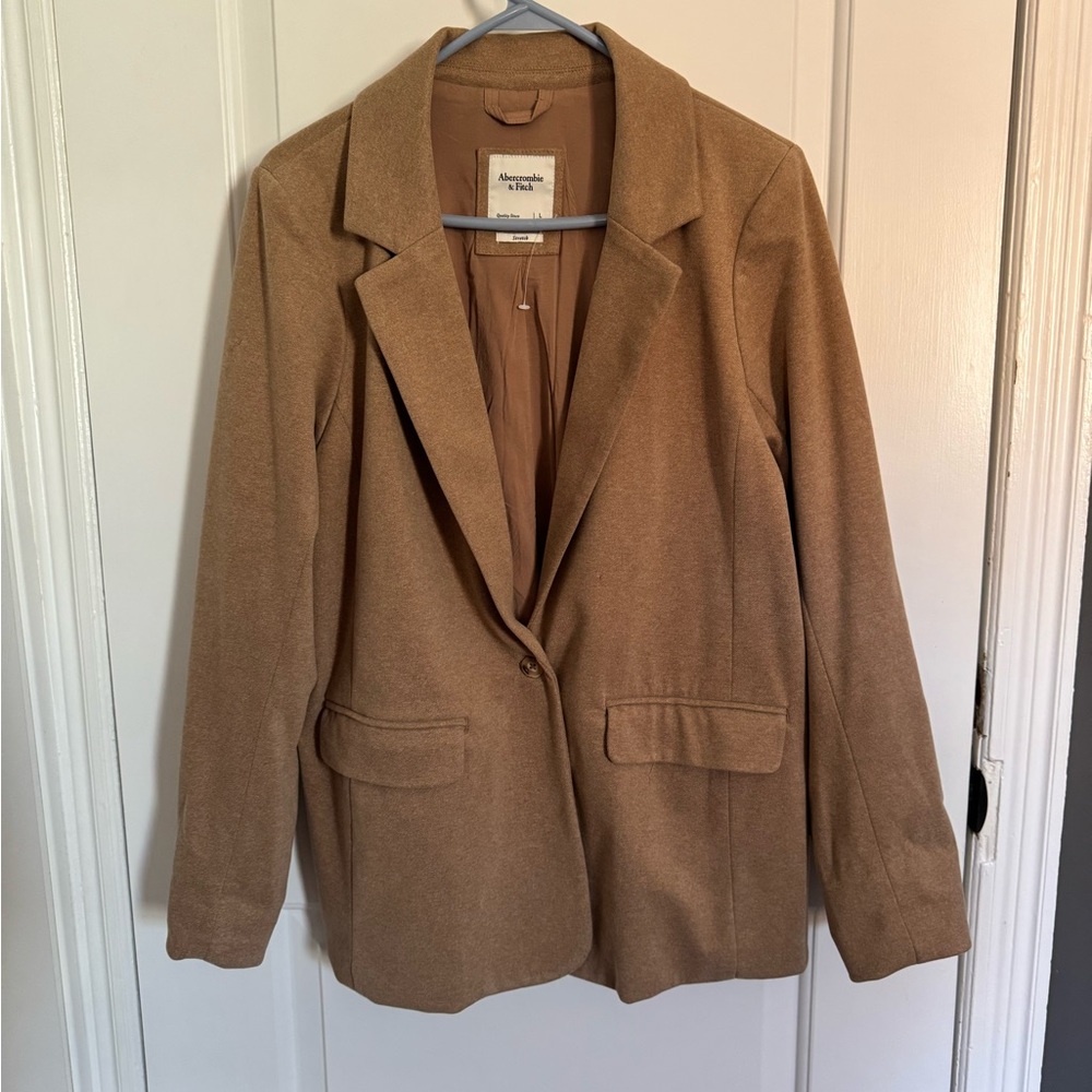 Abercrombie & Fitch Tan Blazer with Structured Shoulders and Notched Lapels